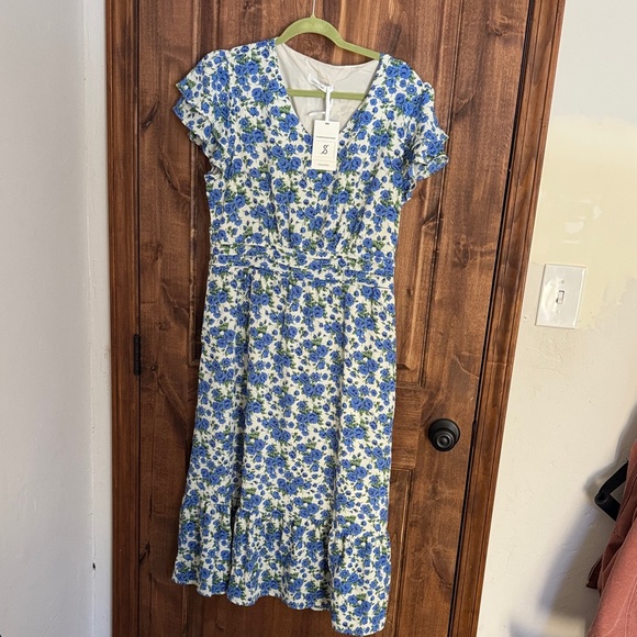 Jasambac Dresses & Skirts - Floral Blue and White Dress